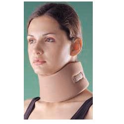COLLARE CERVICALE OPPO A DENSITA' COMPATTA MISURA MEDIA. SUPPORTA LA COLONNA CERVICALE IN POSIZIONE NEUTRALE O ANATOMICA E PROVVEDE AD IMMOBILIZZARLA. CHIUSURA IN VELCRO